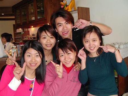 2004 (88).jpg - Jan 10, 2004 老師慶生會(基隆 海景大樓33樓) [Birthday Party for Prof. Shi-Yen Shiau]-11